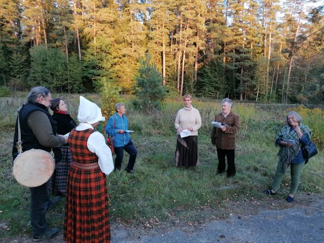 2020. gada 22. septembris - Baltu vienības diena, apdziedāšanās pie jauniestādītā ozola Kauguru pagastā.